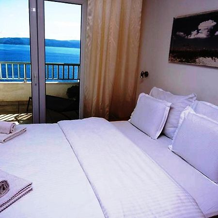 Linea Mare Apartment Ровинь Экстерьер фото