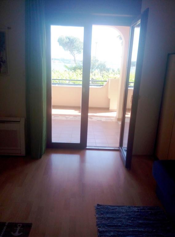 Linea Mare Apartment Ровинь Экстерьер фото