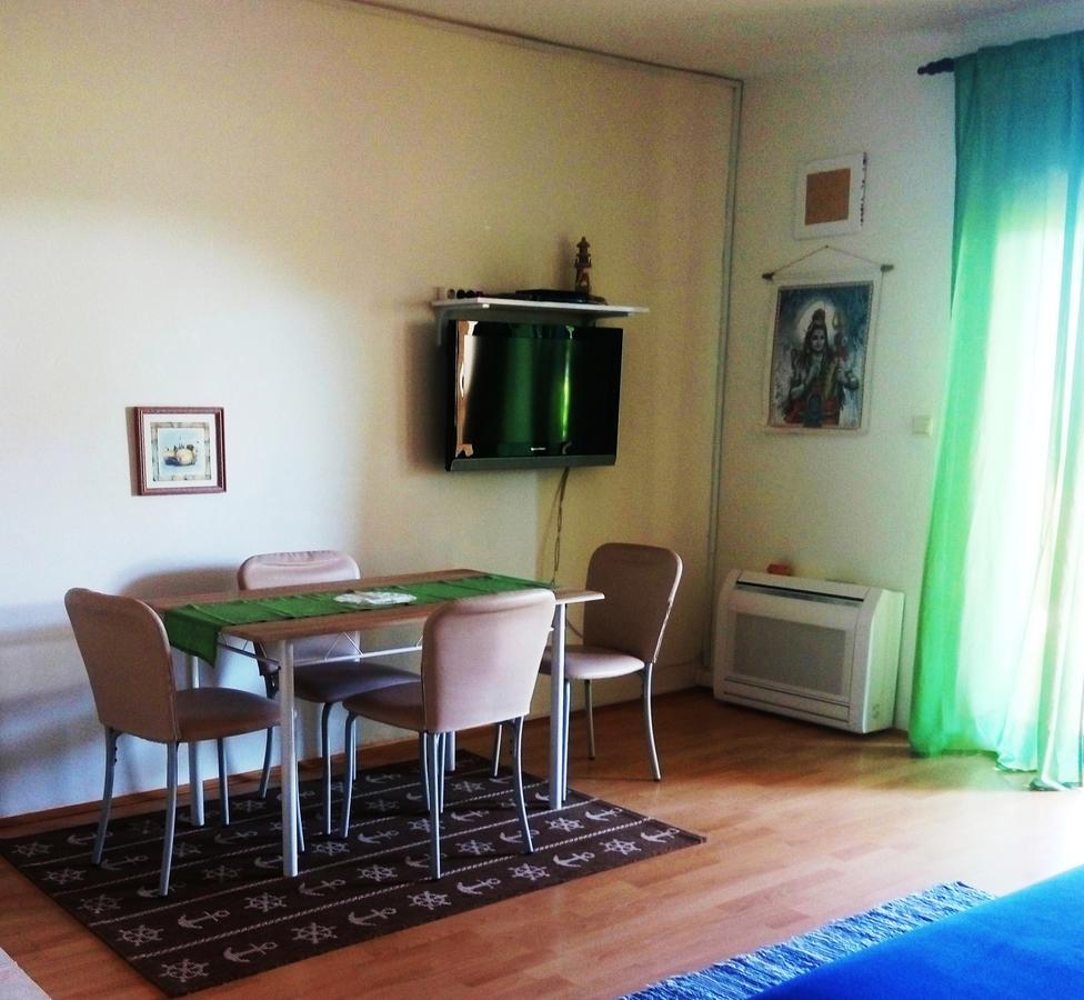 Linea Mare Apartment Ровинь Экстерьер фото